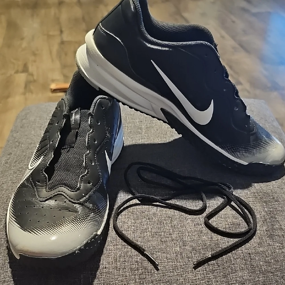 Nike Diamond Sneakers Men's Black and White Athletic Tennis Shoe Size 8.5